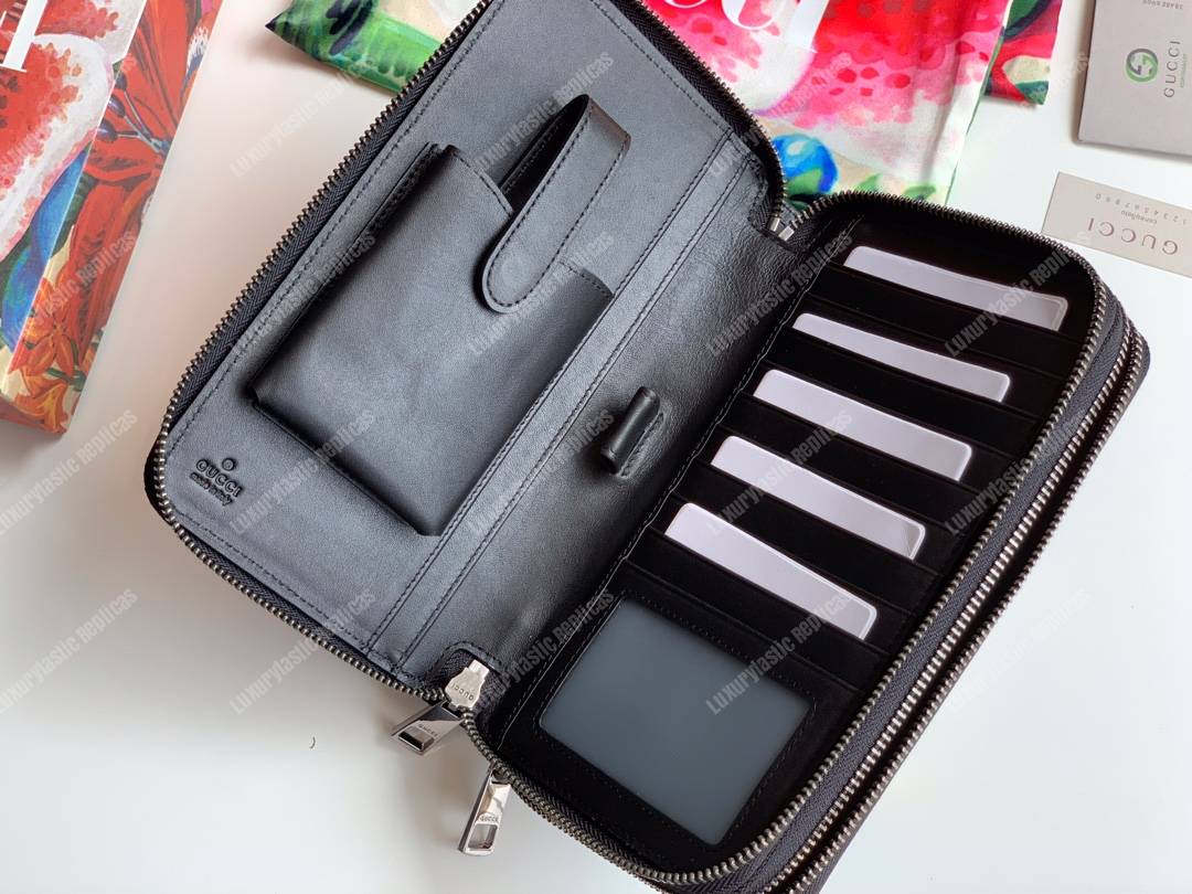 G*u*i gg sup*e travel document case