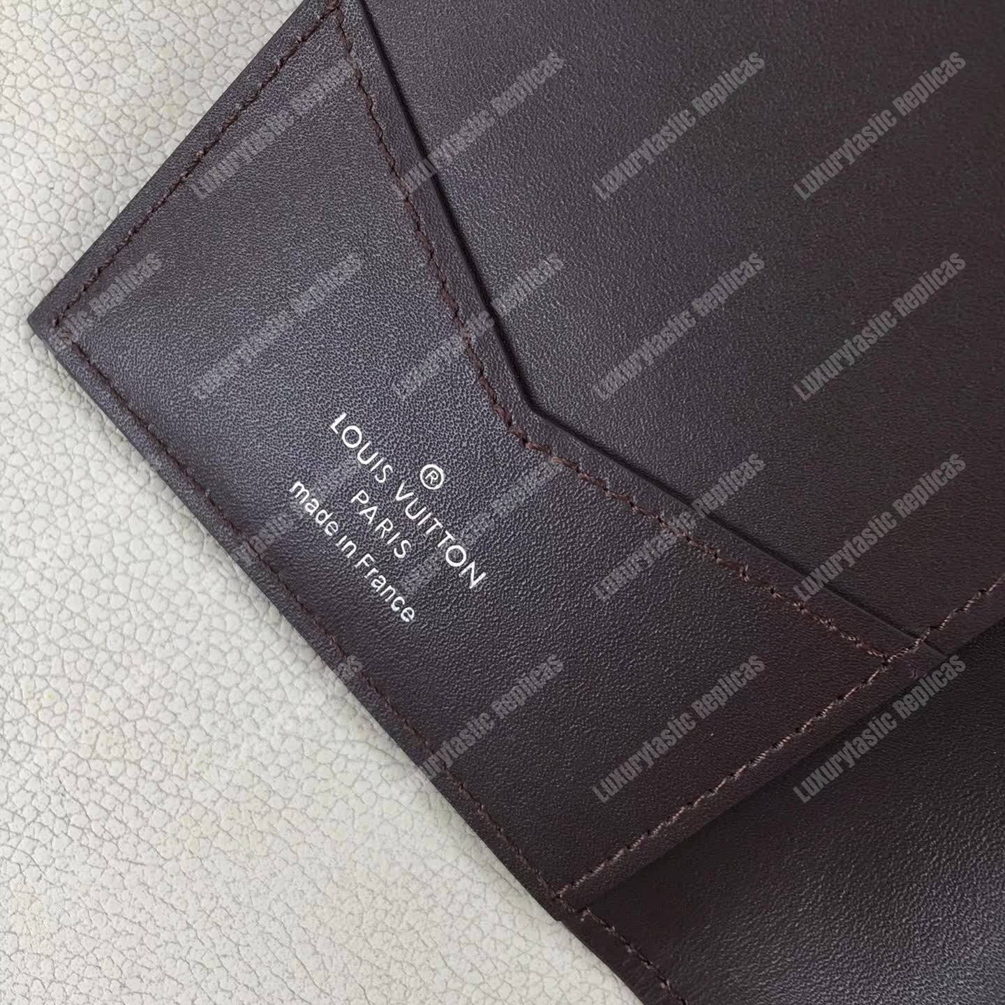 LV Passport Cover Utah Leather Marron