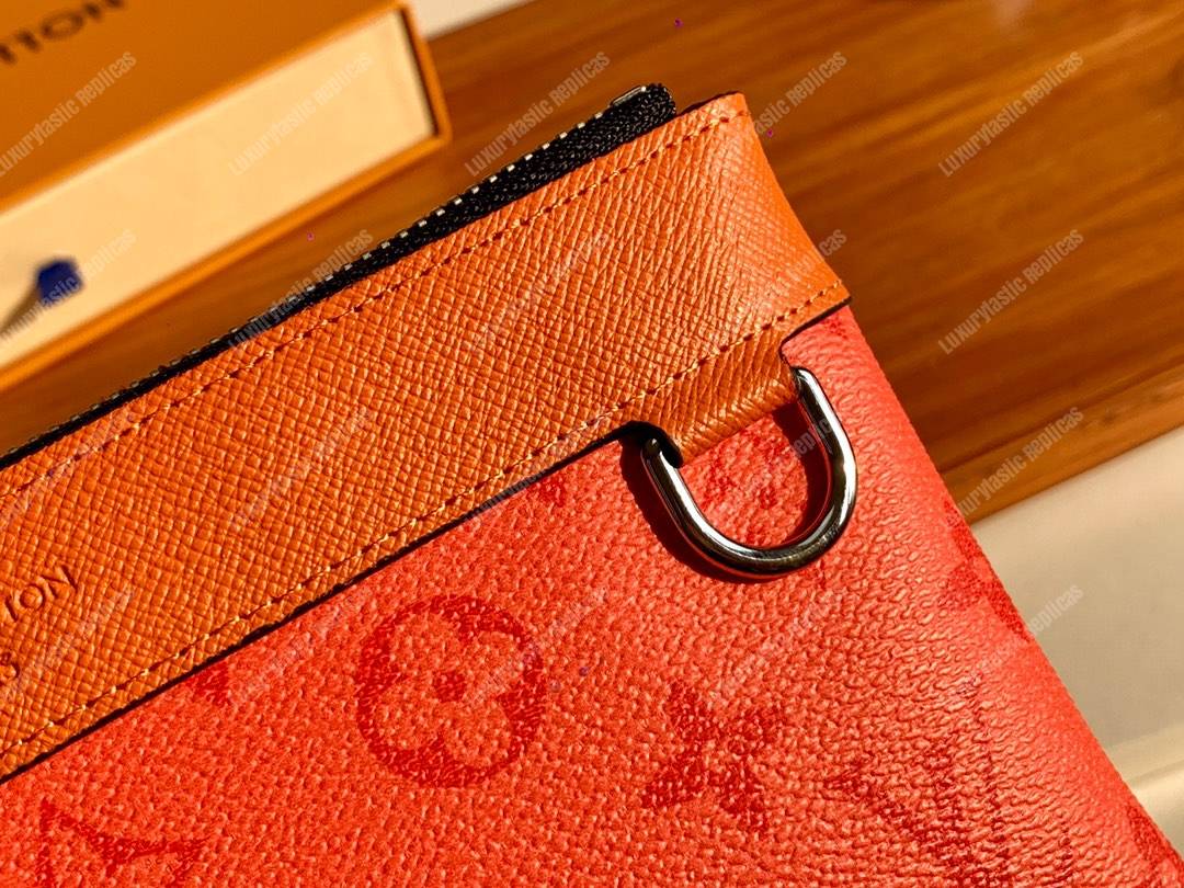 LV Discovery Pochette PM Orange