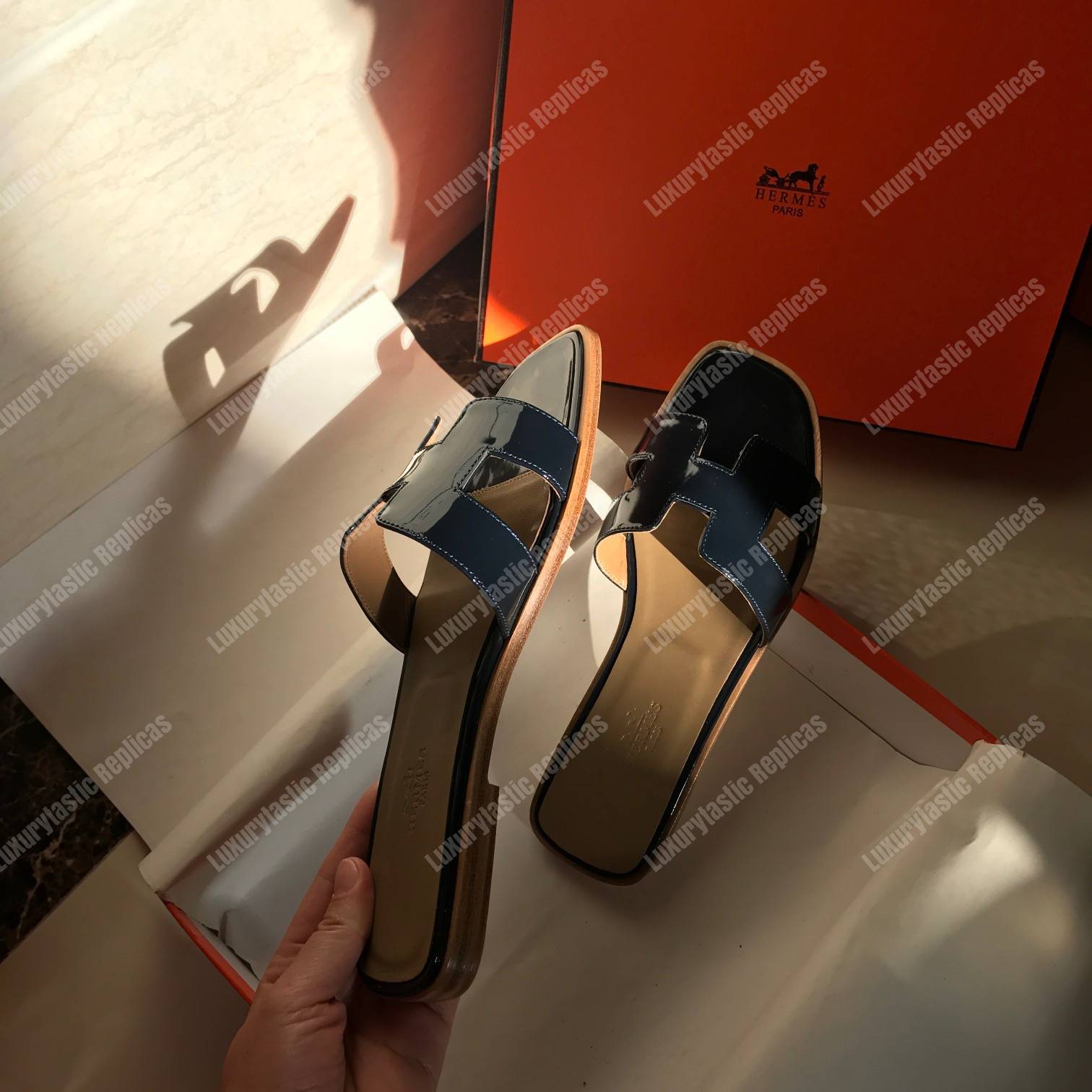 H**mes oran sandal patent leather marine blue