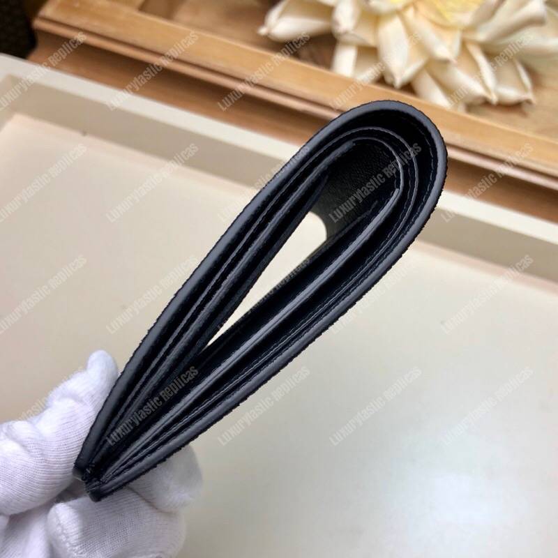 LV Multiple Wallet Taiga Leather Noir