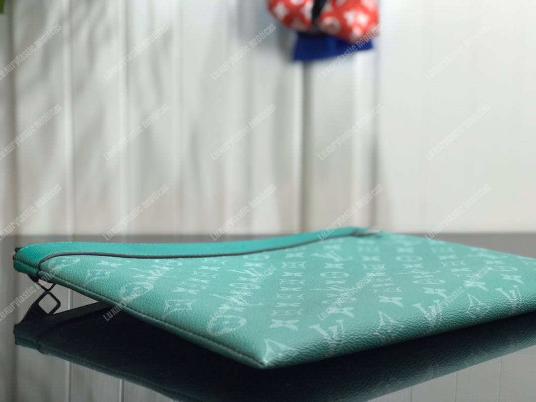 LV Discovery Pochette Monogram Vert