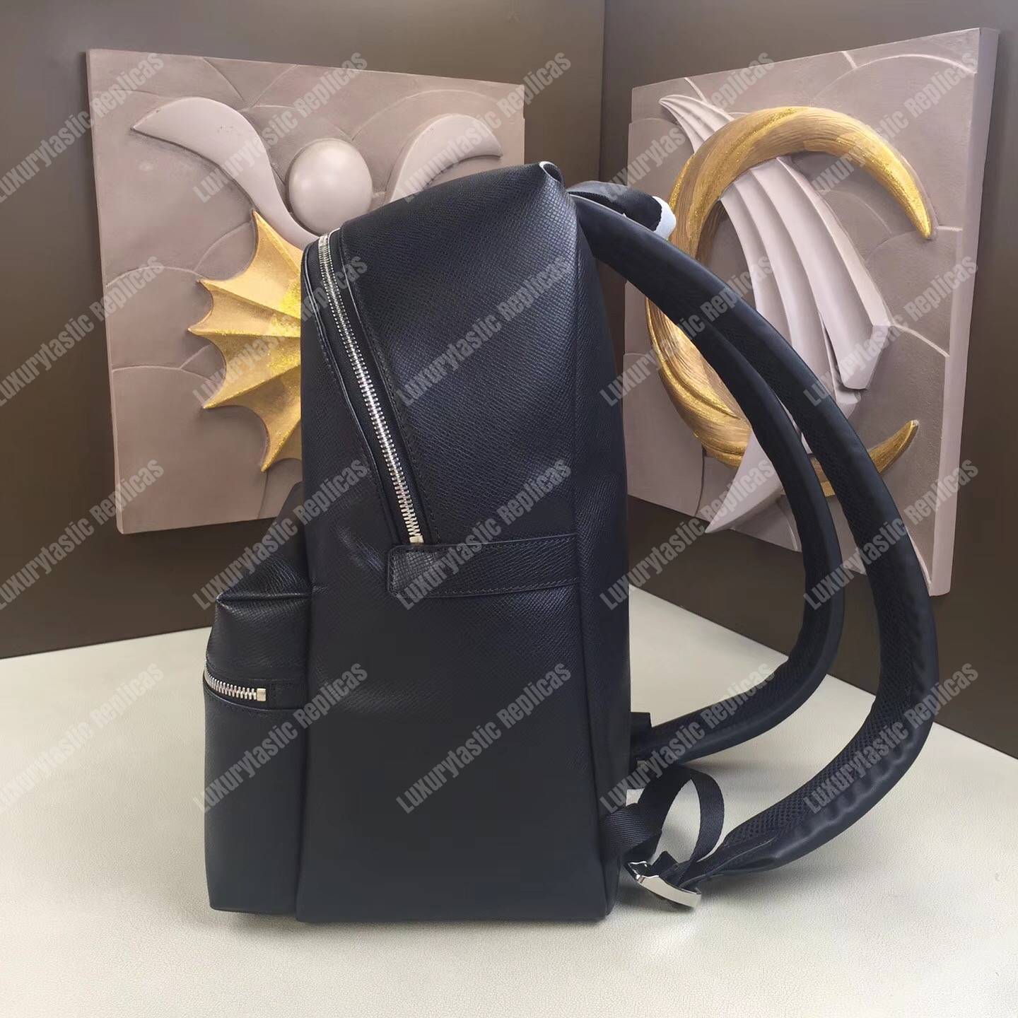 LV Discovery Backpack PM Taiga Leather Noir