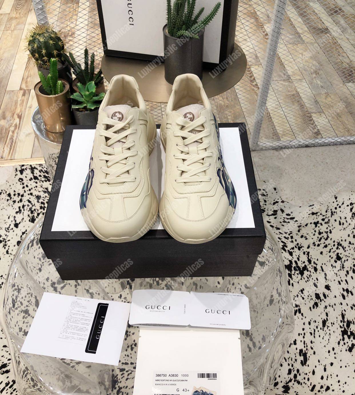 G*u*i rhyton leather sneaker with wave