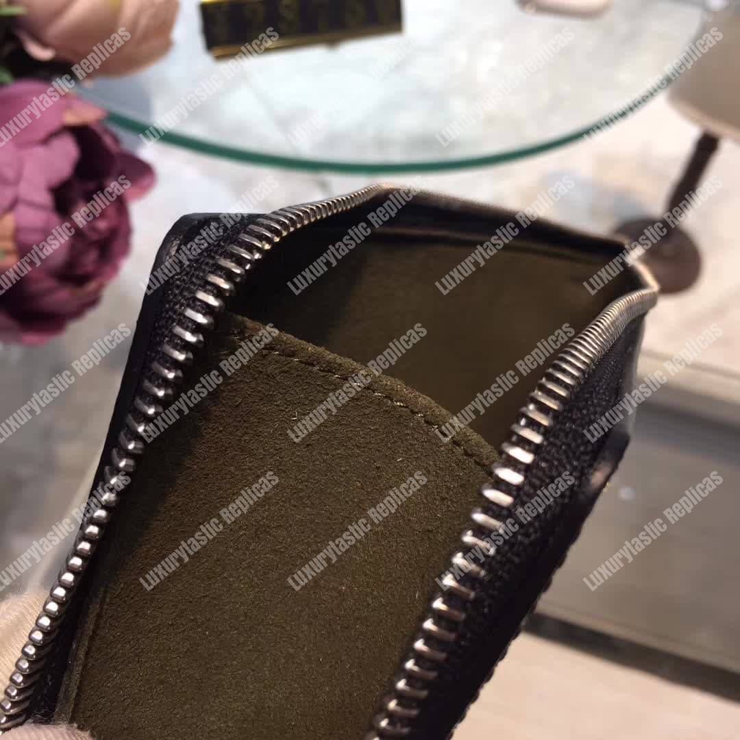 LV Pochette Essential V