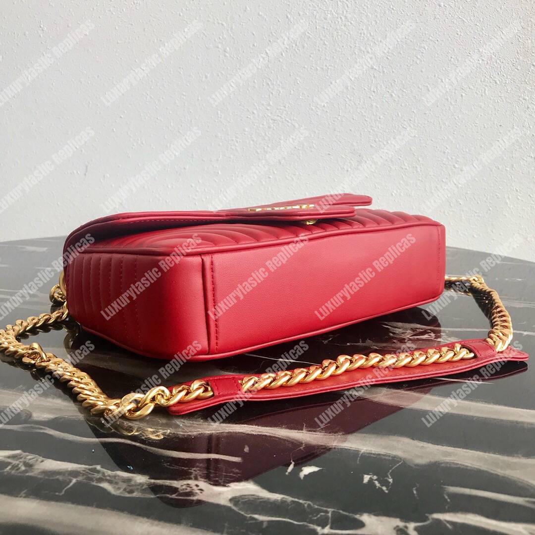 Pra*a diagramme medium leather bag red