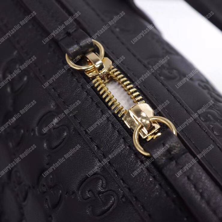 G*u*i signature medium top handle bag black