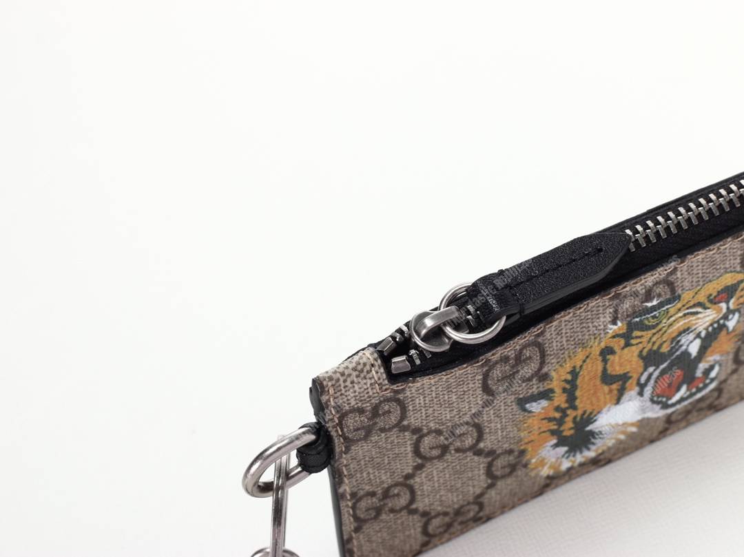 G*u*i tiger print gg sup*e card case keychain strap