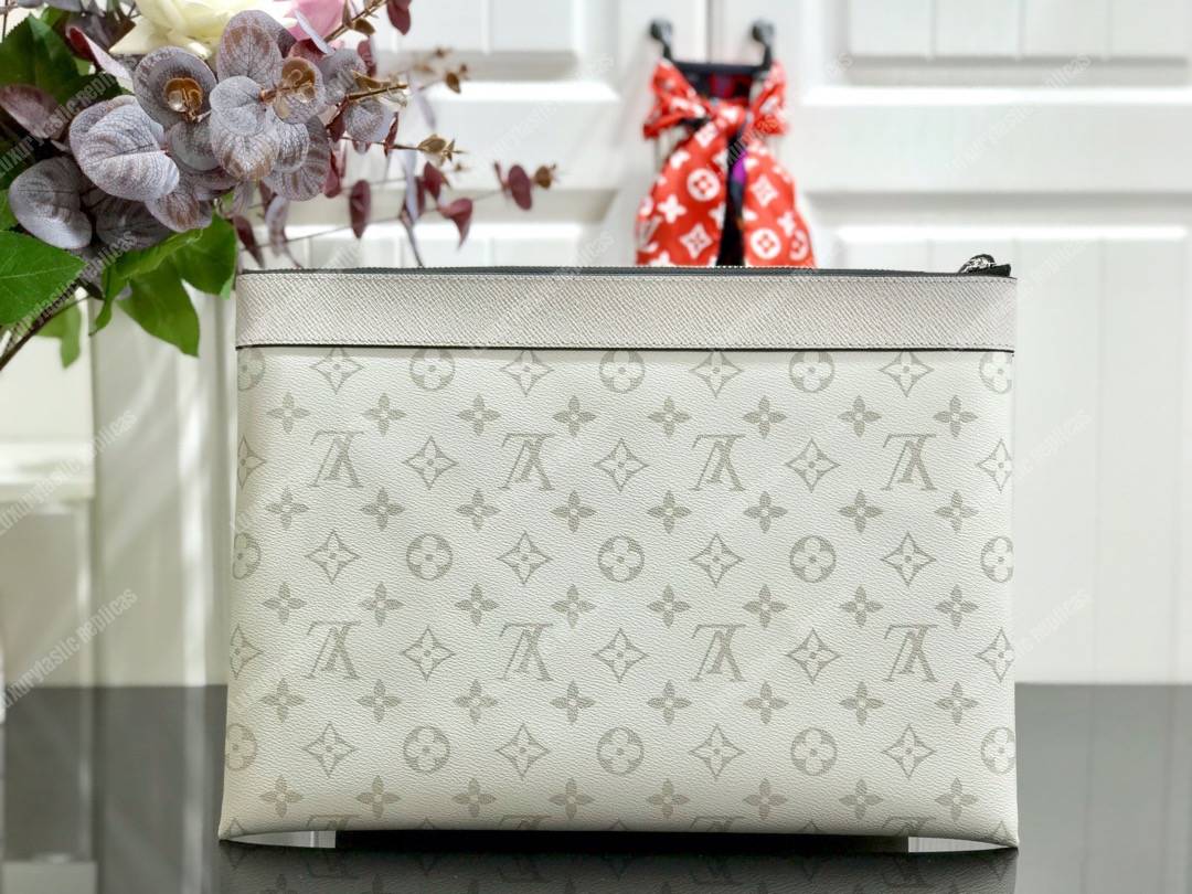 LV Discovery Pochette Monogram White