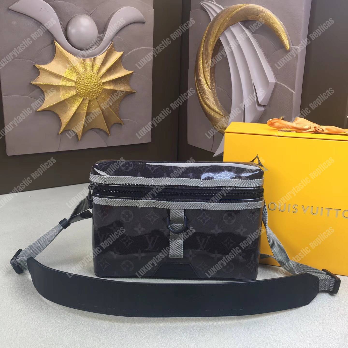 LV Messenger PM Monogram Eclipse Glaze