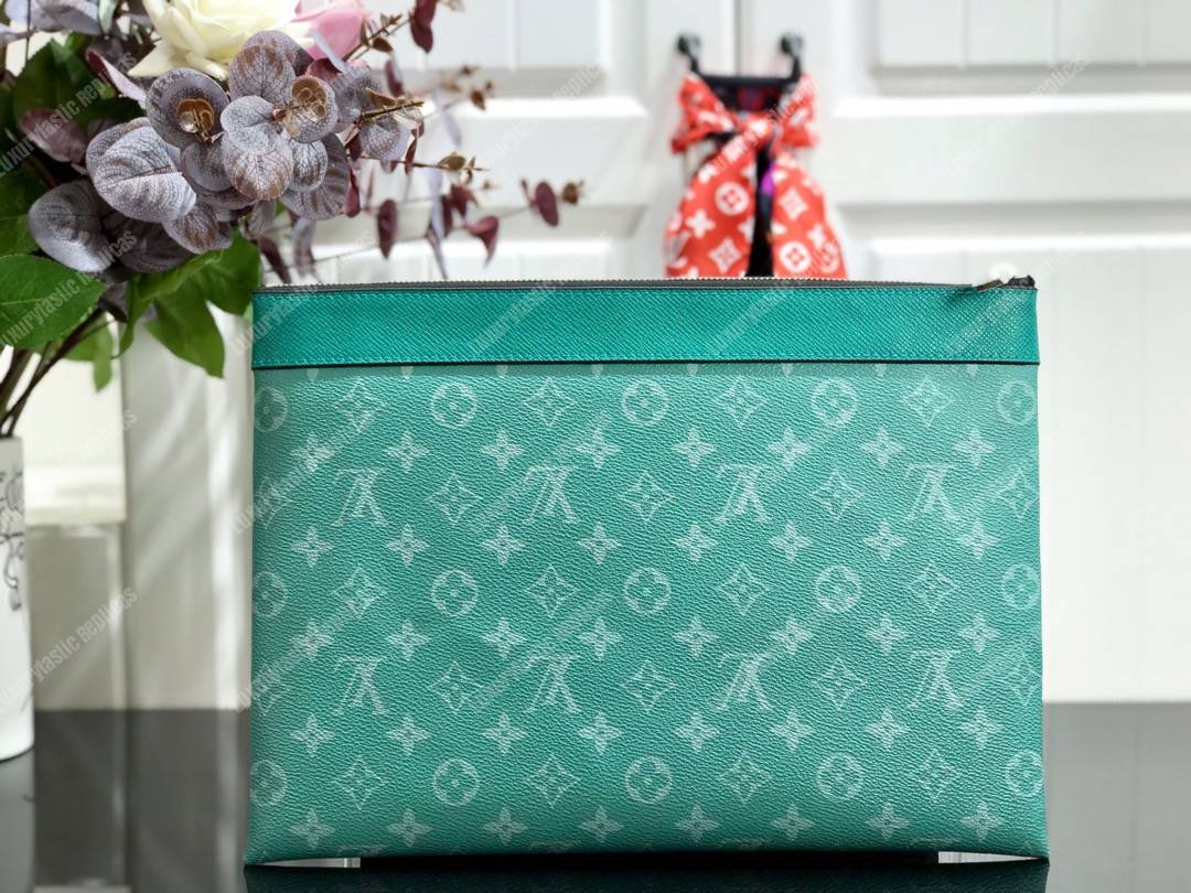LV Discovery Pochette Monogram Vert