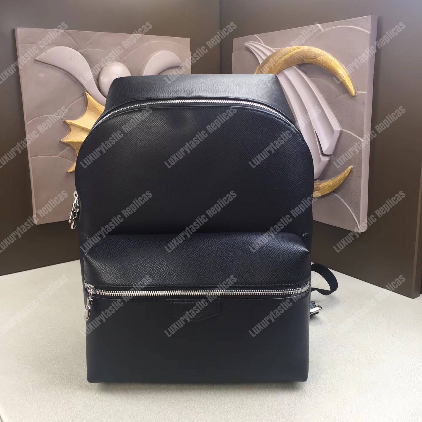 LV Discovery Backpack PM Taiga Leather Noir