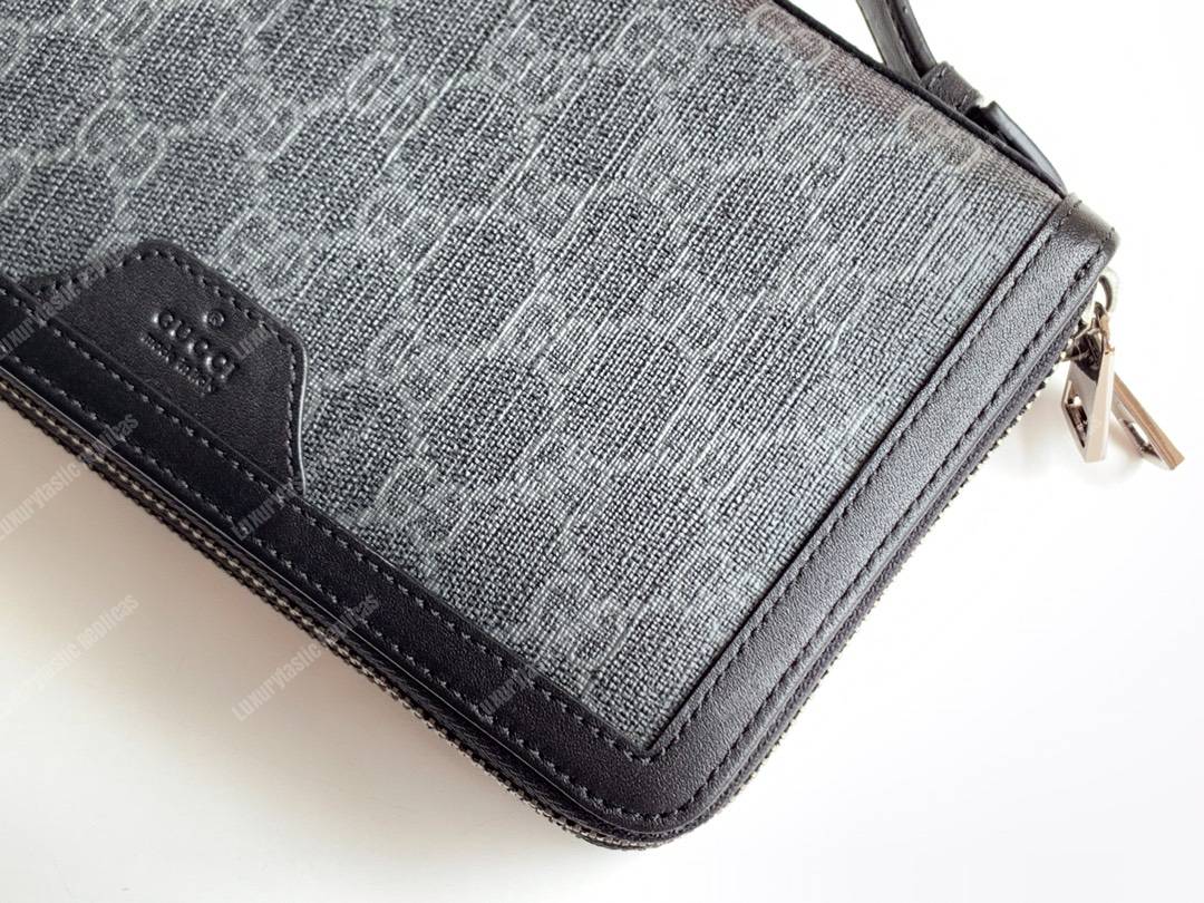 G*u*i gg sup*e travel document case