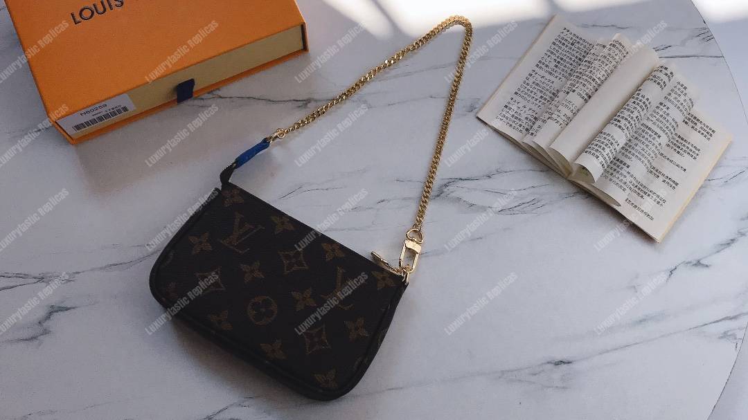 LV Mini Pochette Holiday Edition