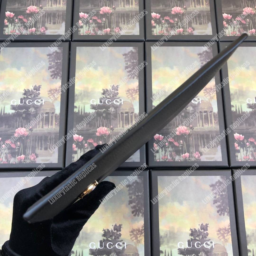 G*u*i zumi grainy leather pouch black