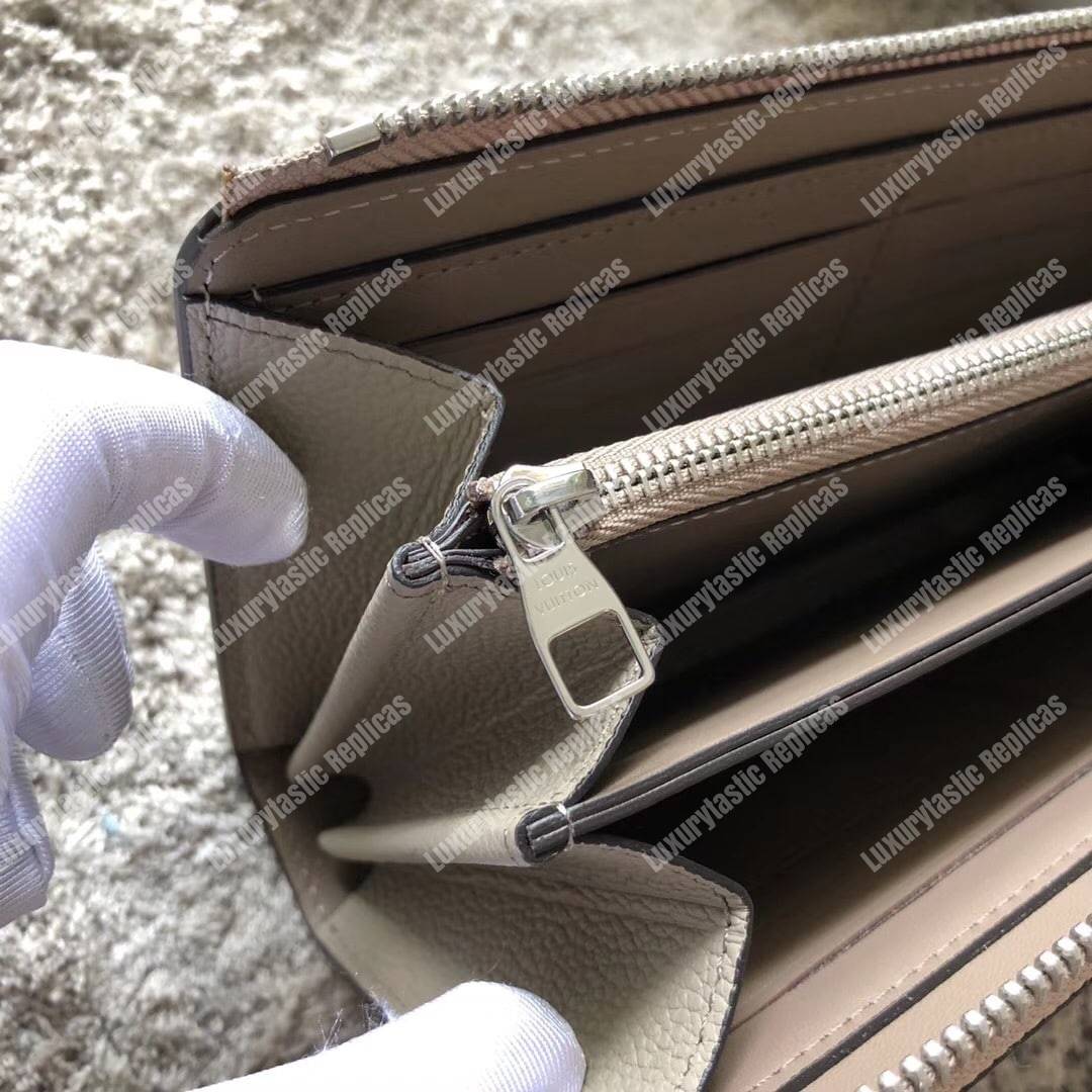 LV Comete Wallet Autres Cuirs Galet