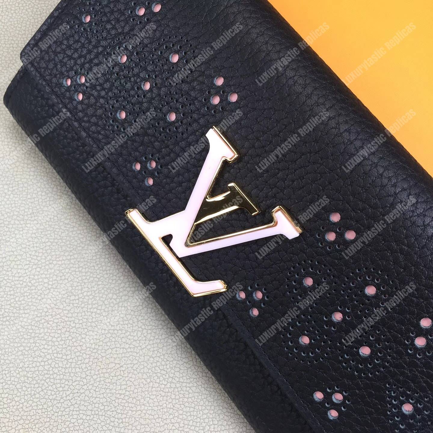 LV Capucines Wallet Noir