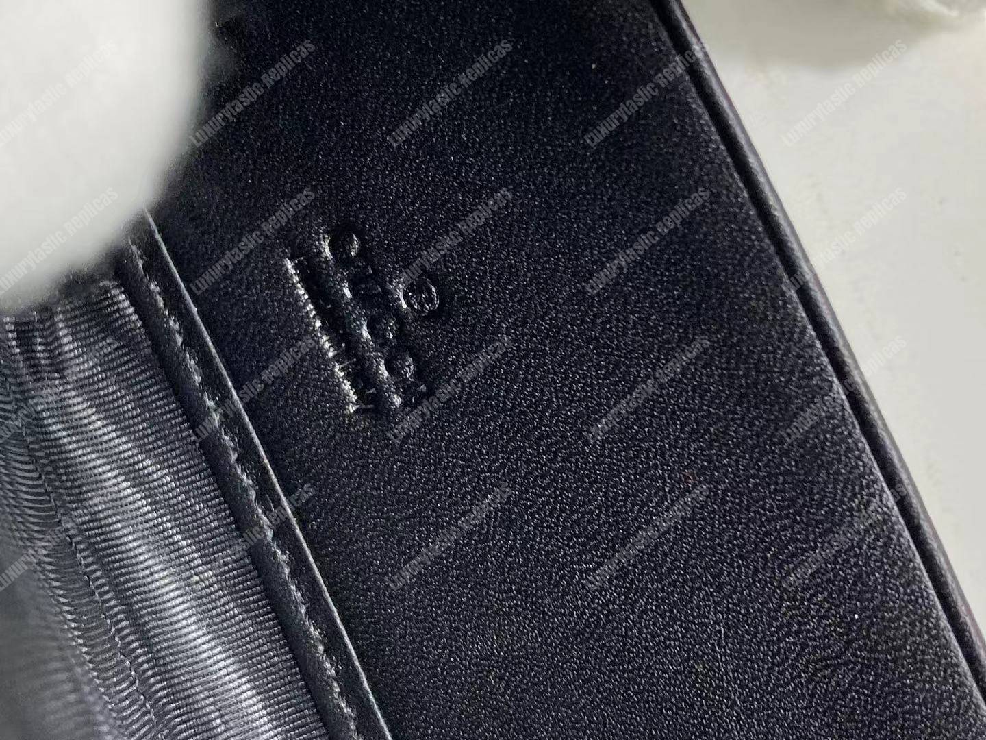 G*u*i gg marmont zip around wallet chevron black