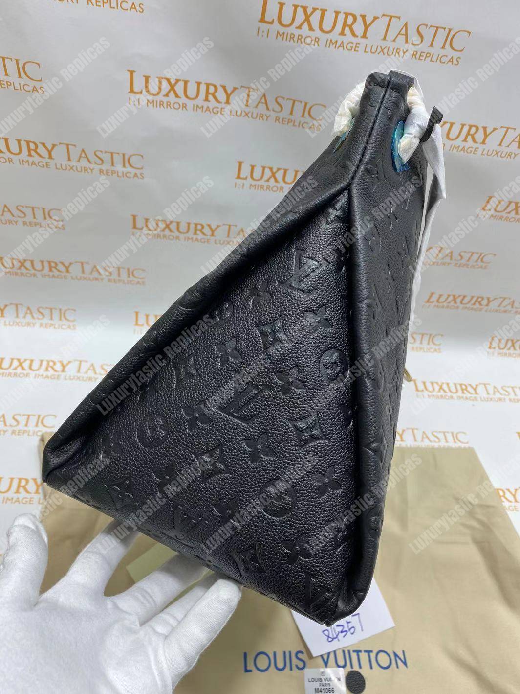 LV Artsy MM Monogram Empreinte Leather Noir