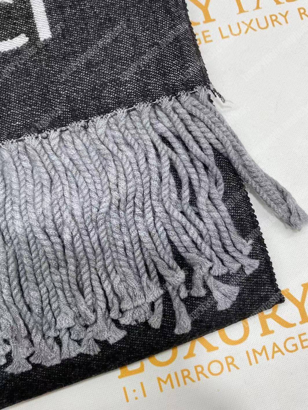 G*u*i wool scarf double g pattern black white