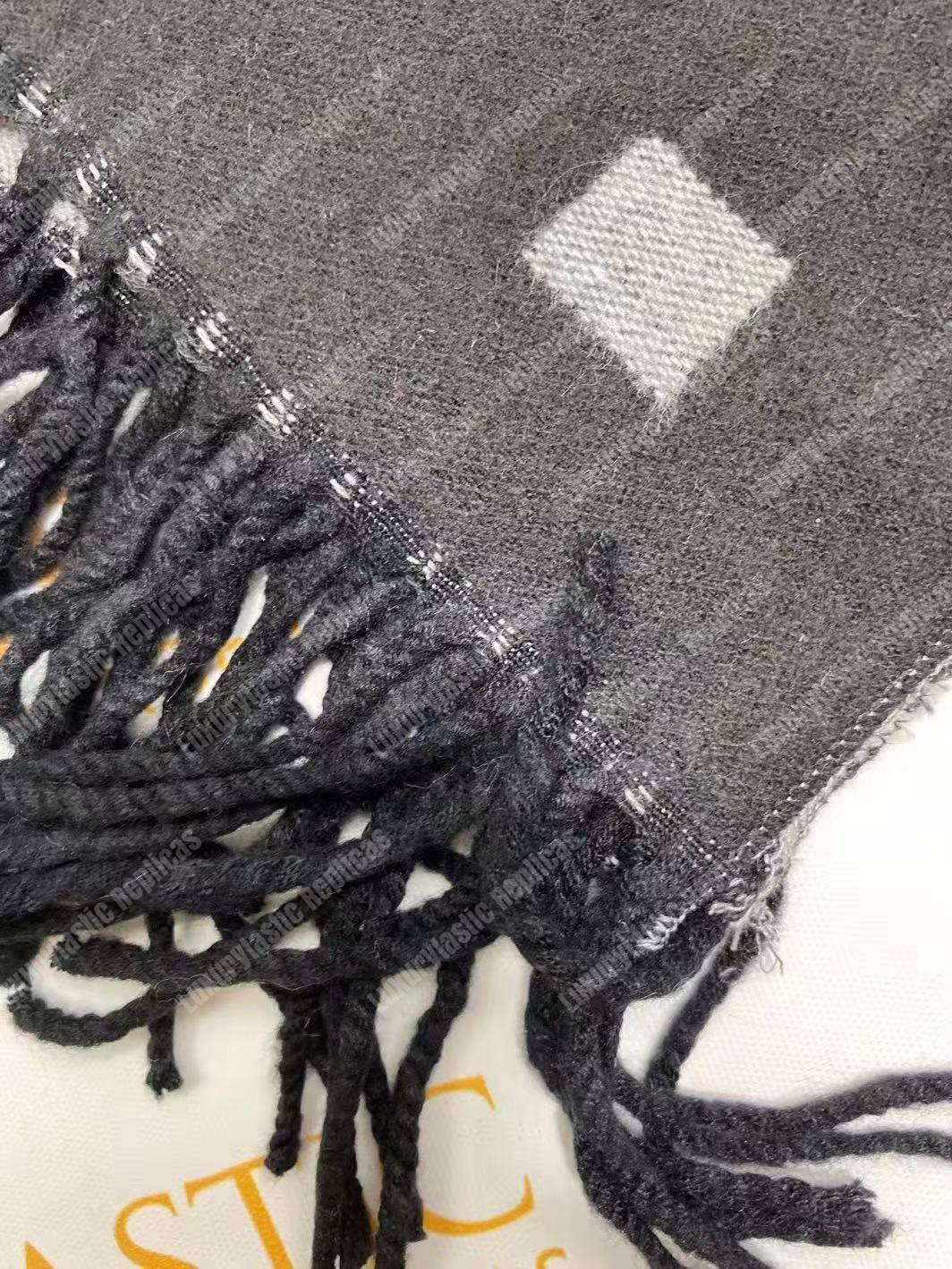 G*u*i gg jacquard wool silk scarf light grey & black