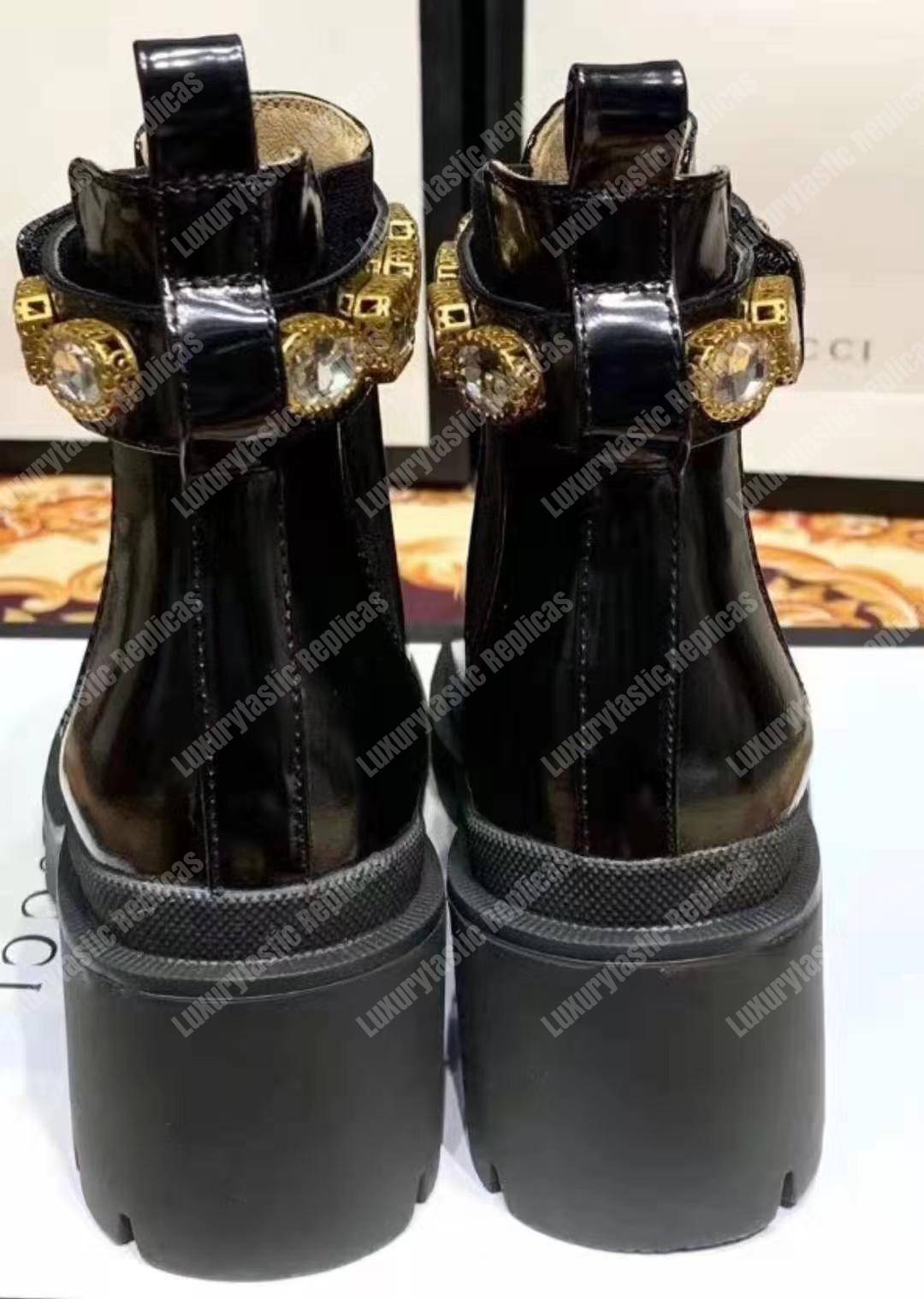 G*u*i leather ankle boot with belt