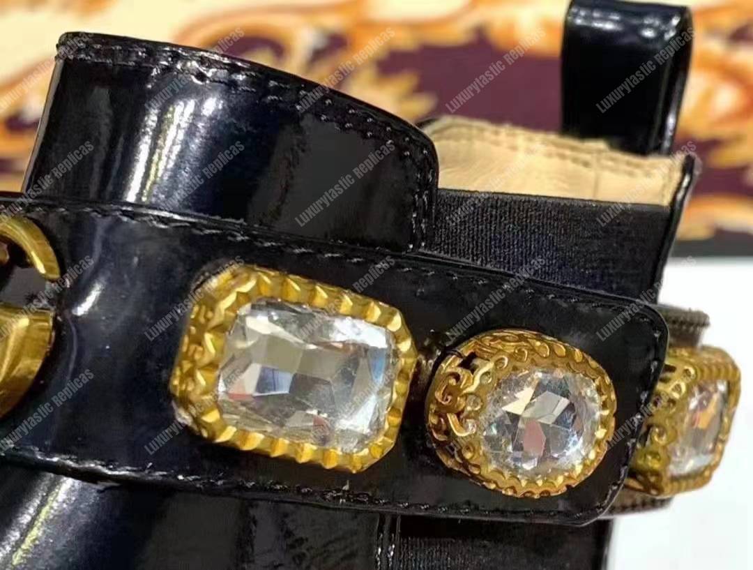 G*u*i leather ankle boot with belt