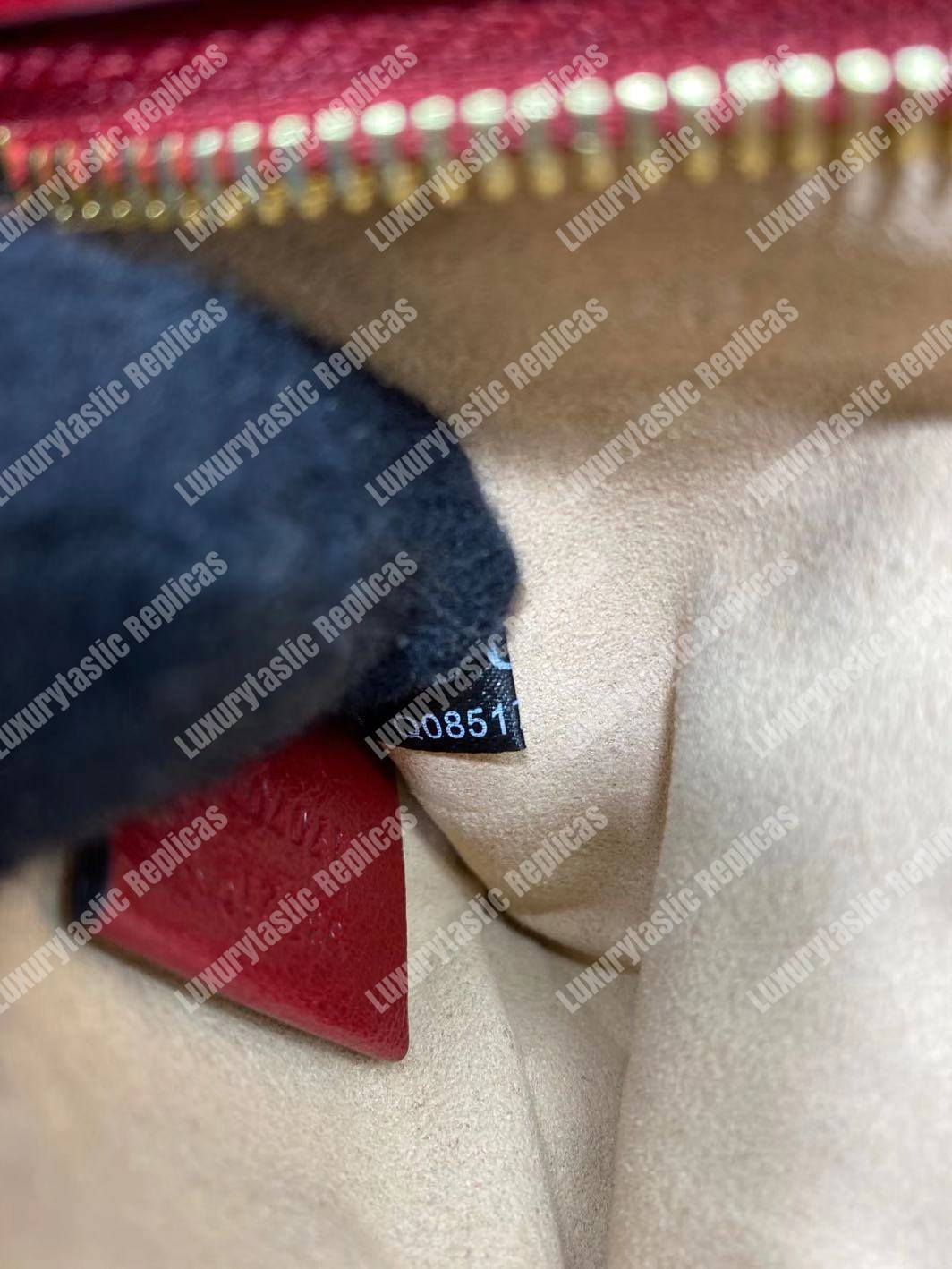 G*u*i rajah gg tweed large tote black & white