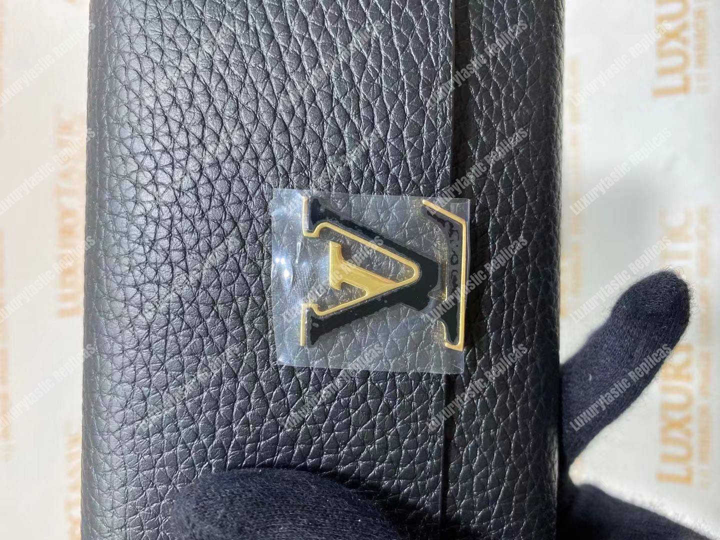 LV Capucines Compact Wallet Noir