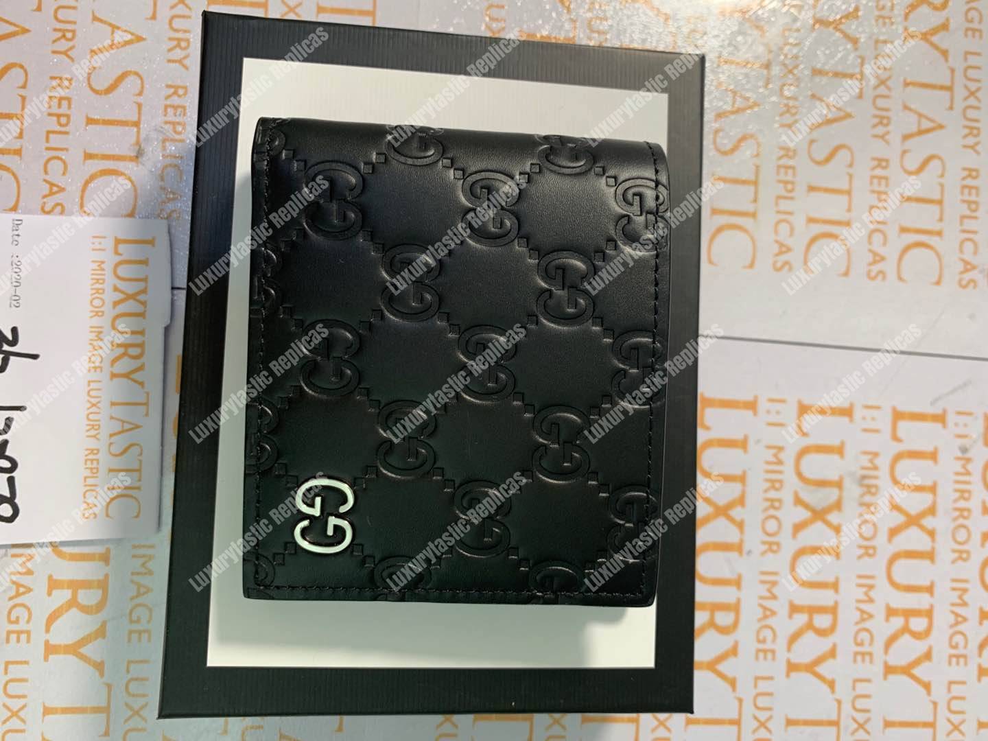 G*u*i signature wallet metal detail black