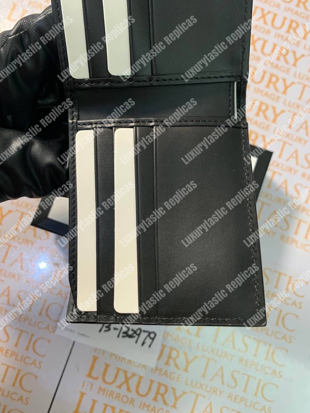 G*u*i signature wallet metal detail black