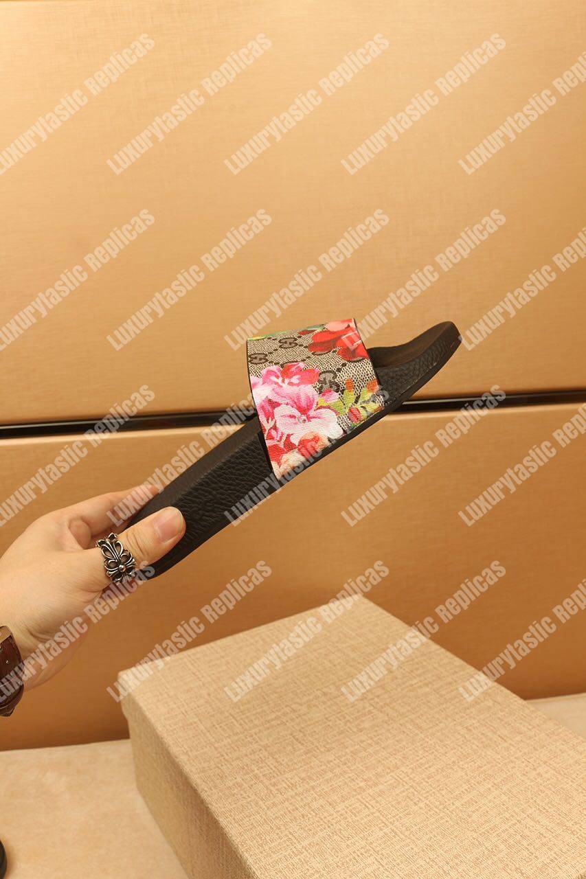 G*u*i gg blooms sup*e slide sandal