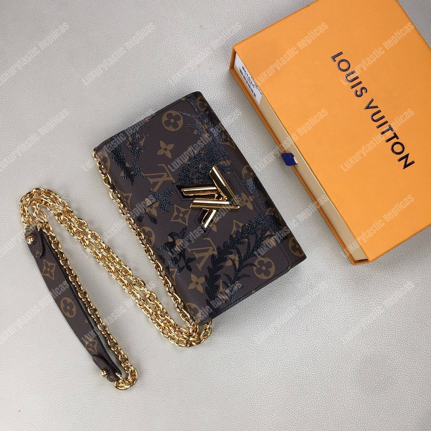 LV Twist Chain Wallet Monogram