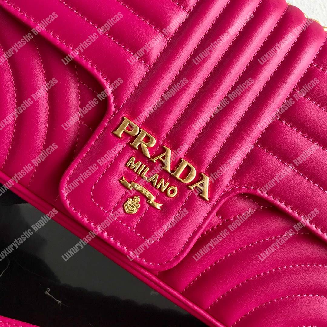 Pra*a diagramme medium leather bag fuchsia