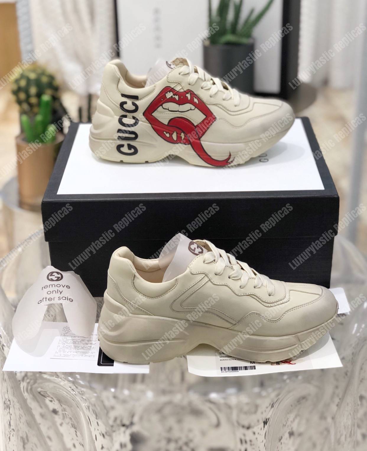 G*u*i rhyton sneaker with mouth print