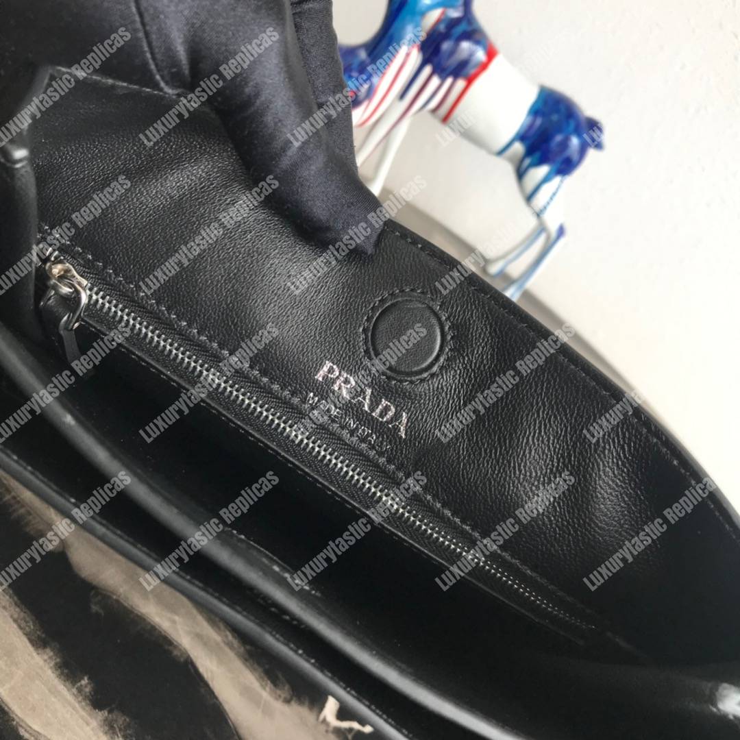 Pra*a margit leather shoulder bag black