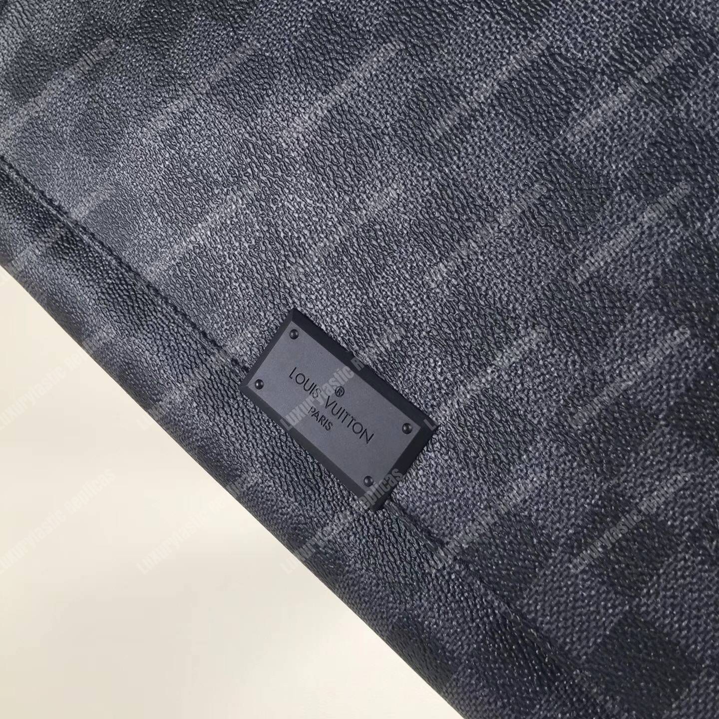 LV District MM Messenger Bag Damier Graphite Canvas