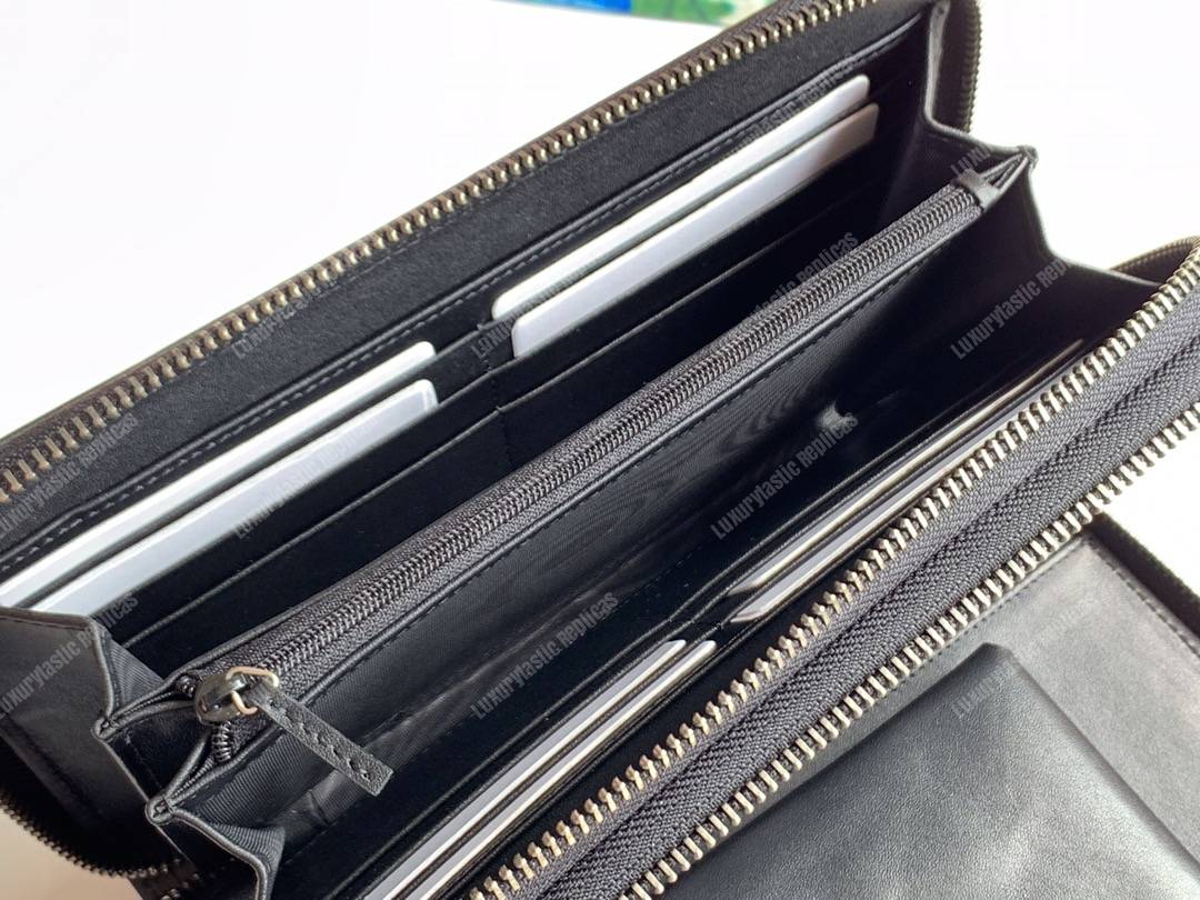 G*u*i gg sup*e travel document case