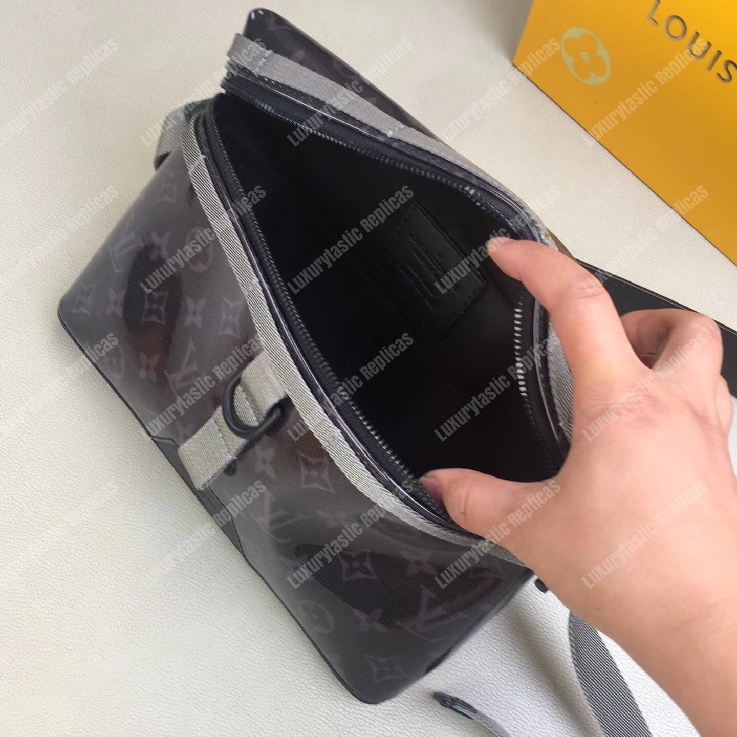 LV Messenger PM Monogram Eclipse Glaze