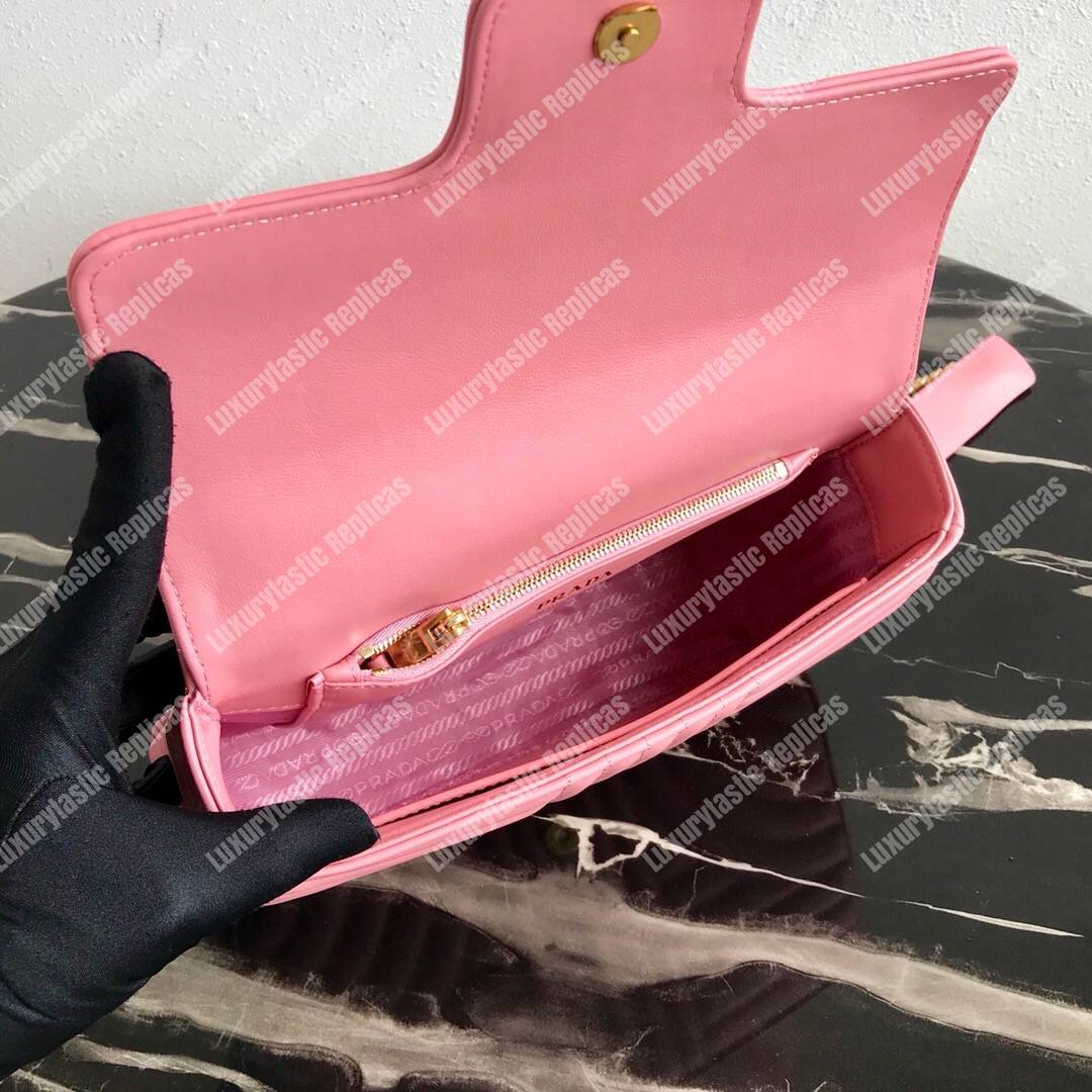 Pra*a diagramme medium leather bag pink