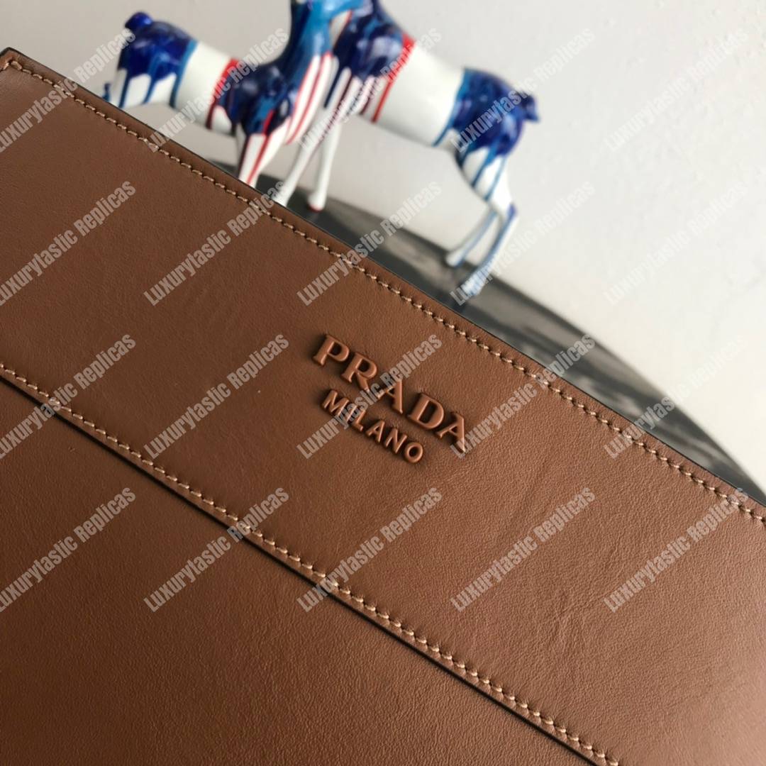 Pra*a margit leather shoulder bag brown