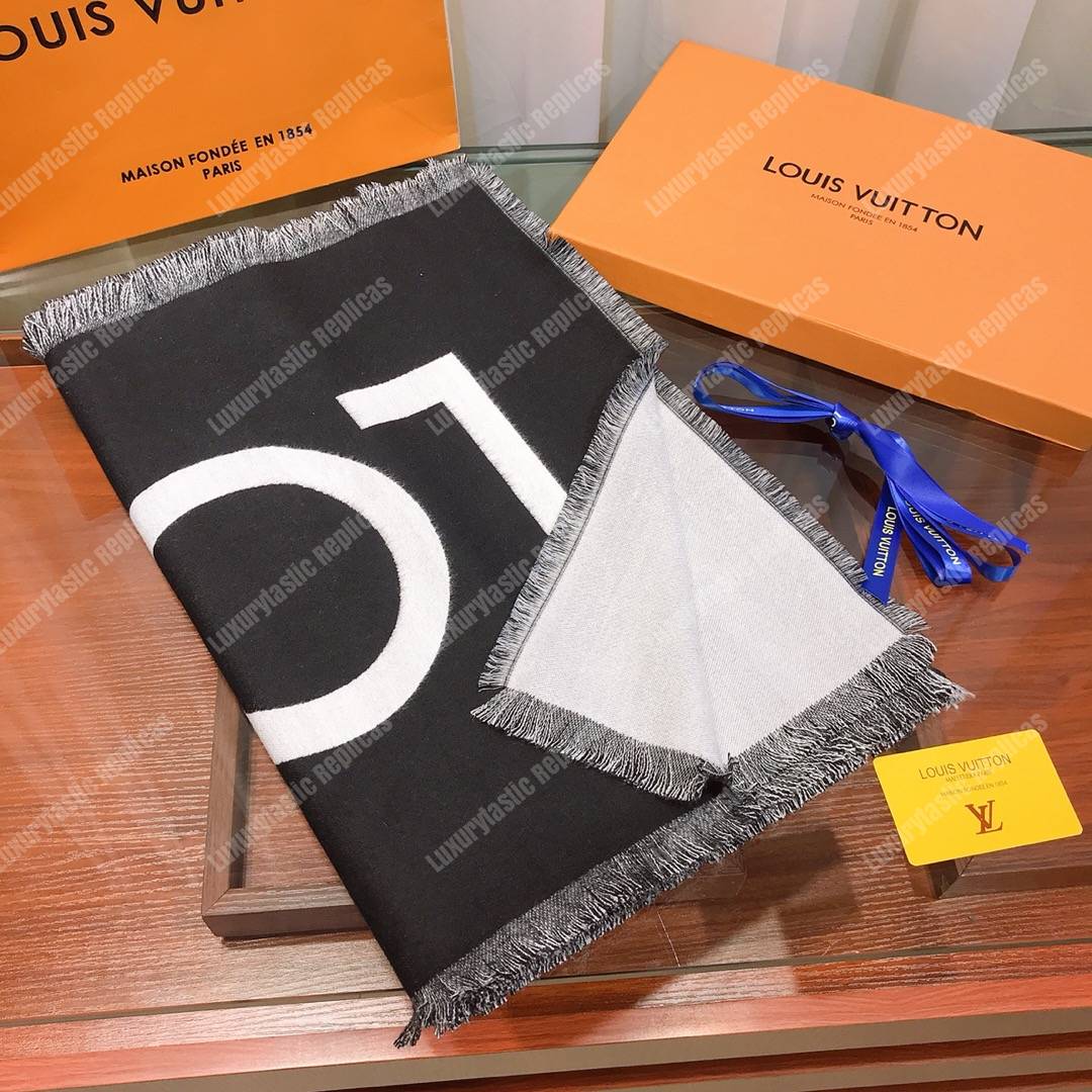 lv team L**is scarf noir