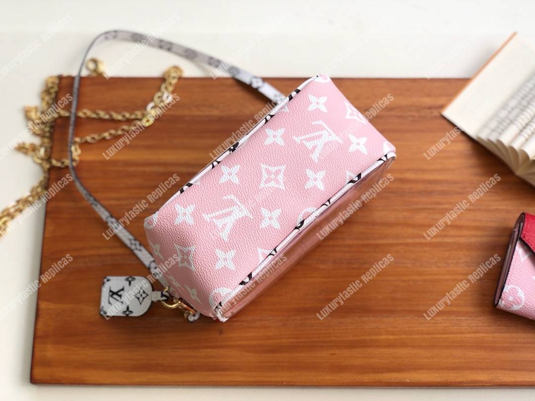 LV Beach Pouch Monogram Summer 2019 Rouge