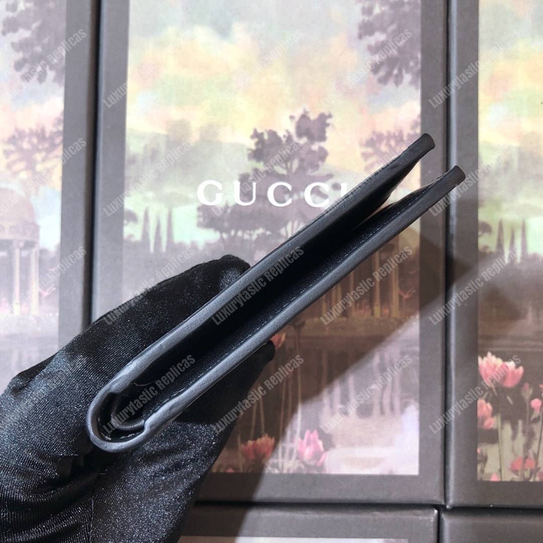 G*u*i gg sup*e wallet with wolf