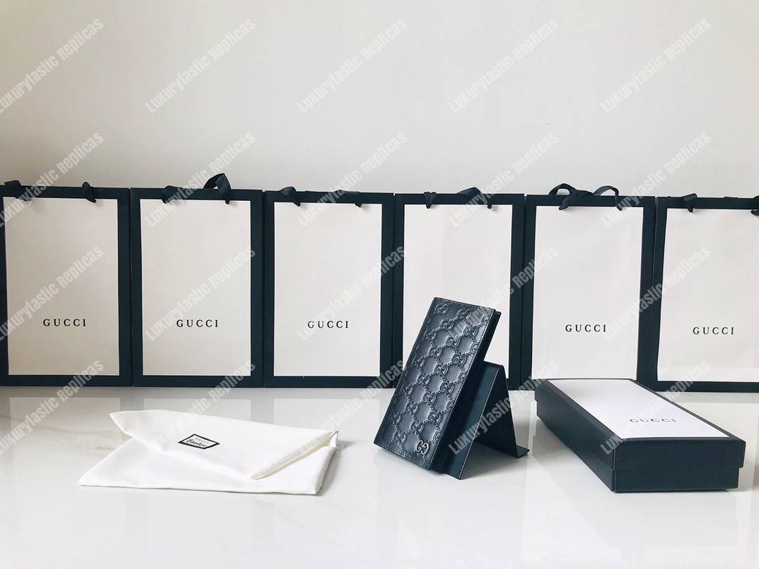 G*u*i signature long wallet with metal gg