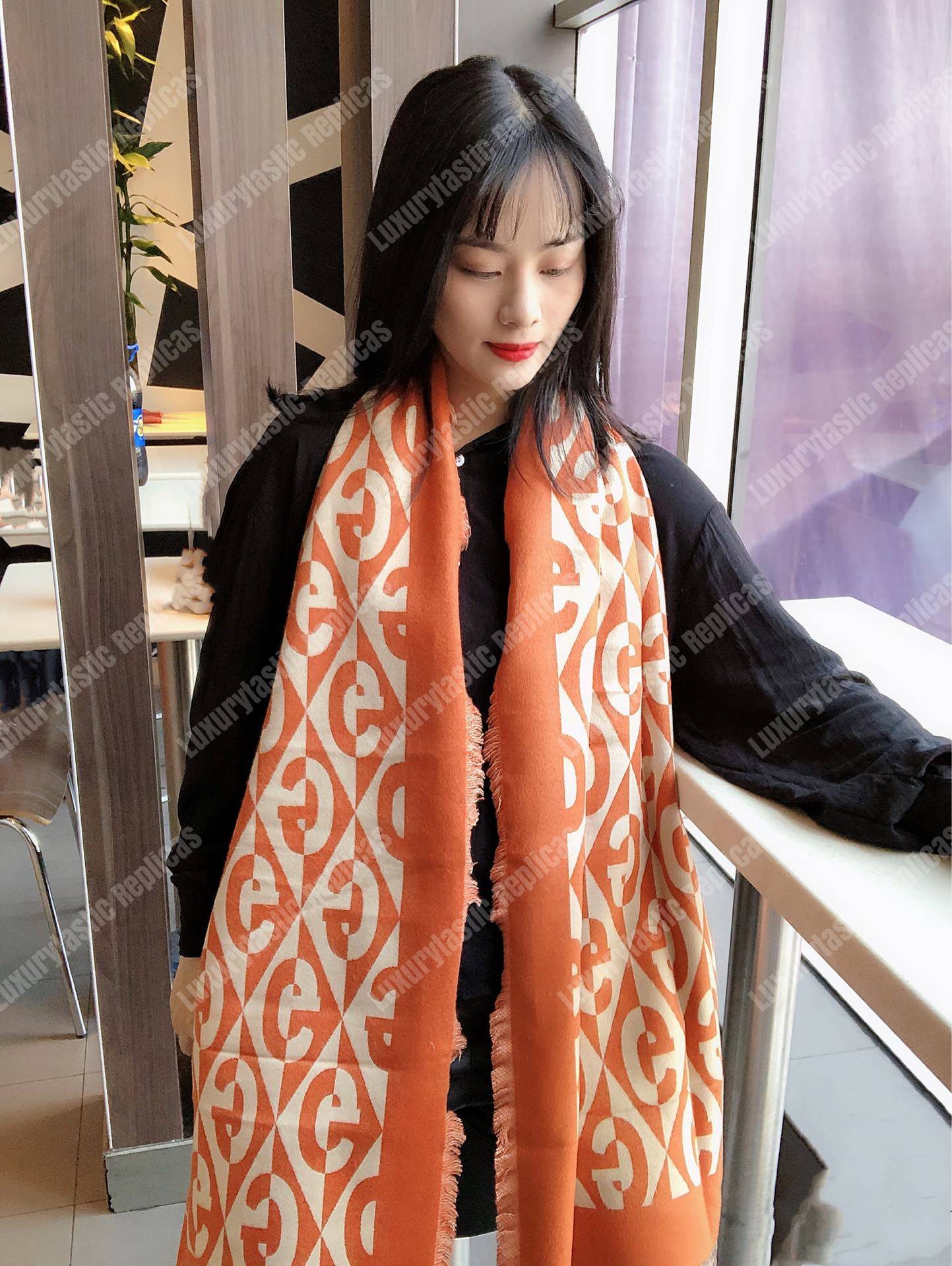 G*u*i g rhombus lamé wool jacquard stole white orange