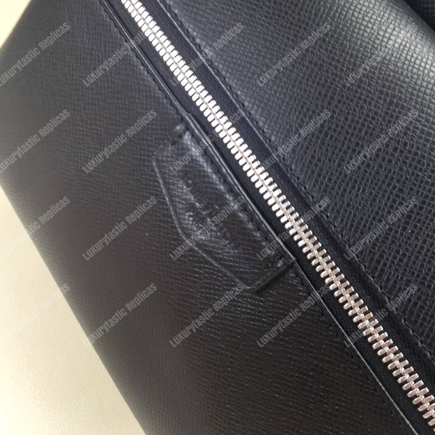 LV Discovery Backpack PM Taiga Leather Noir