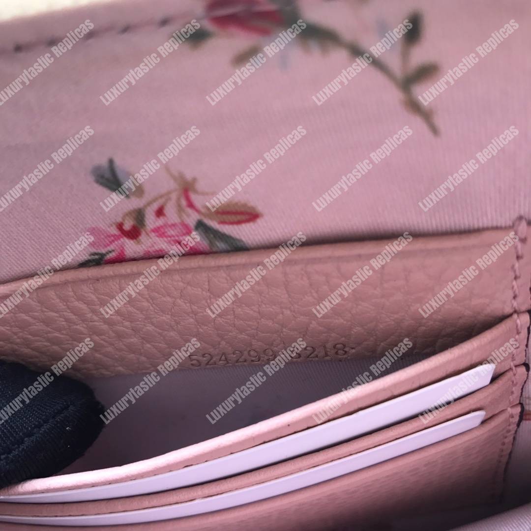 G*u*i leather pouch with bow white