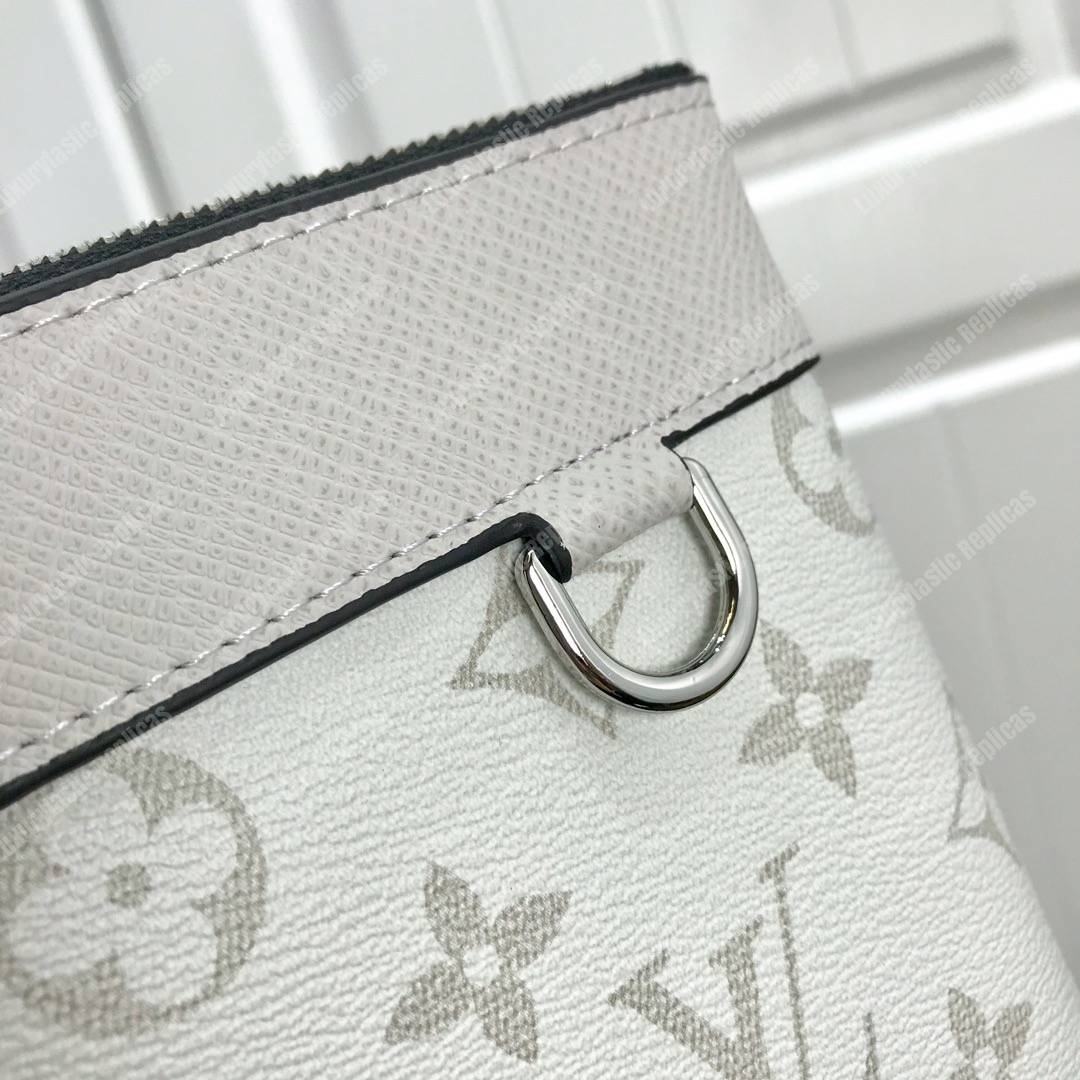 LV Discovery Pochette Monogram White