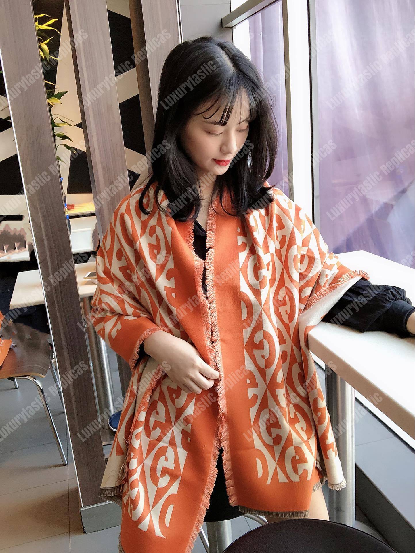 G*u*i g rhombus lamé wool jacquard stole white orange